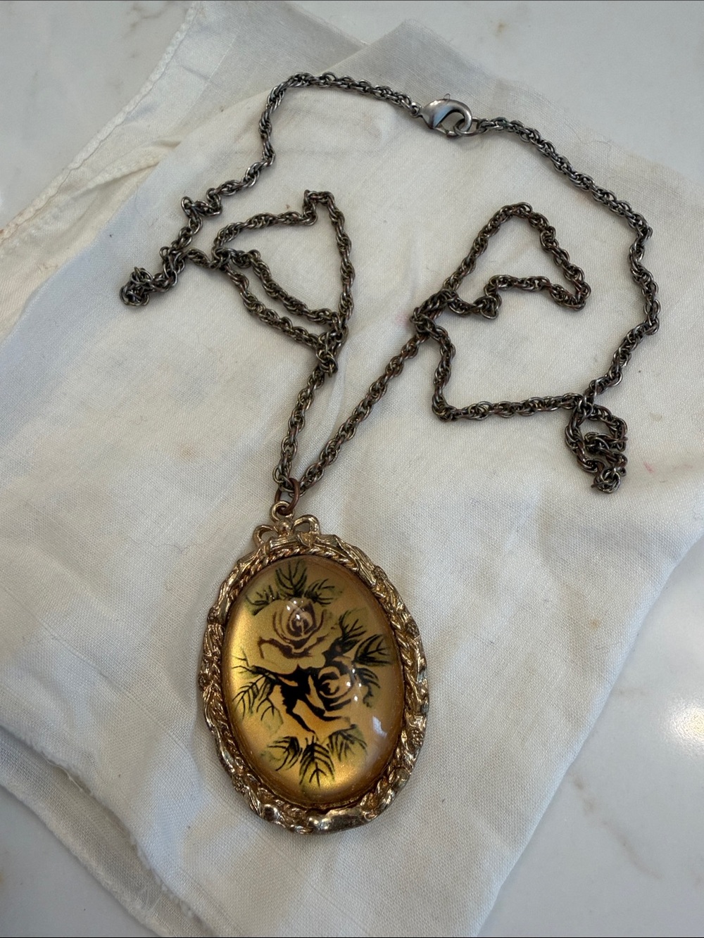 Vintage-Inspired Gold Floral Oval Pendant Necklace